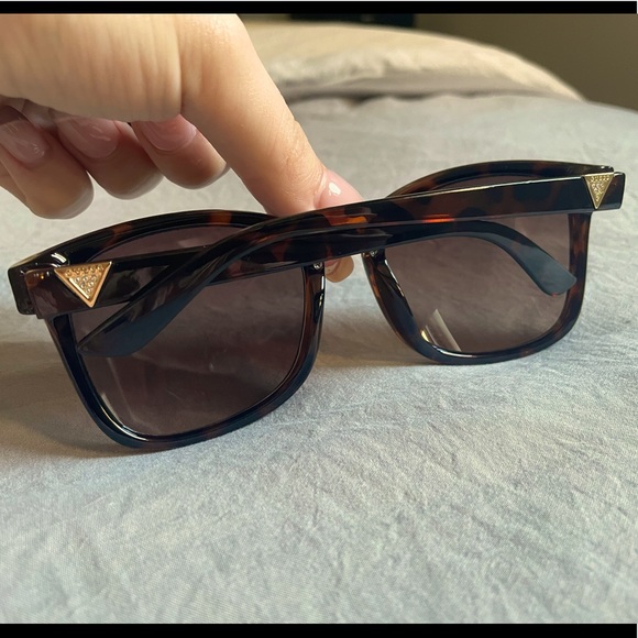 Guess sunglasses in brown/gold - OS - Picture 4 of 5